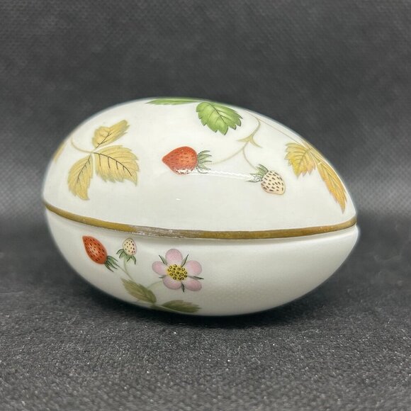 Wedgwood Wild Strawberry egg shaped trinket dish - Picture 1 of 5
